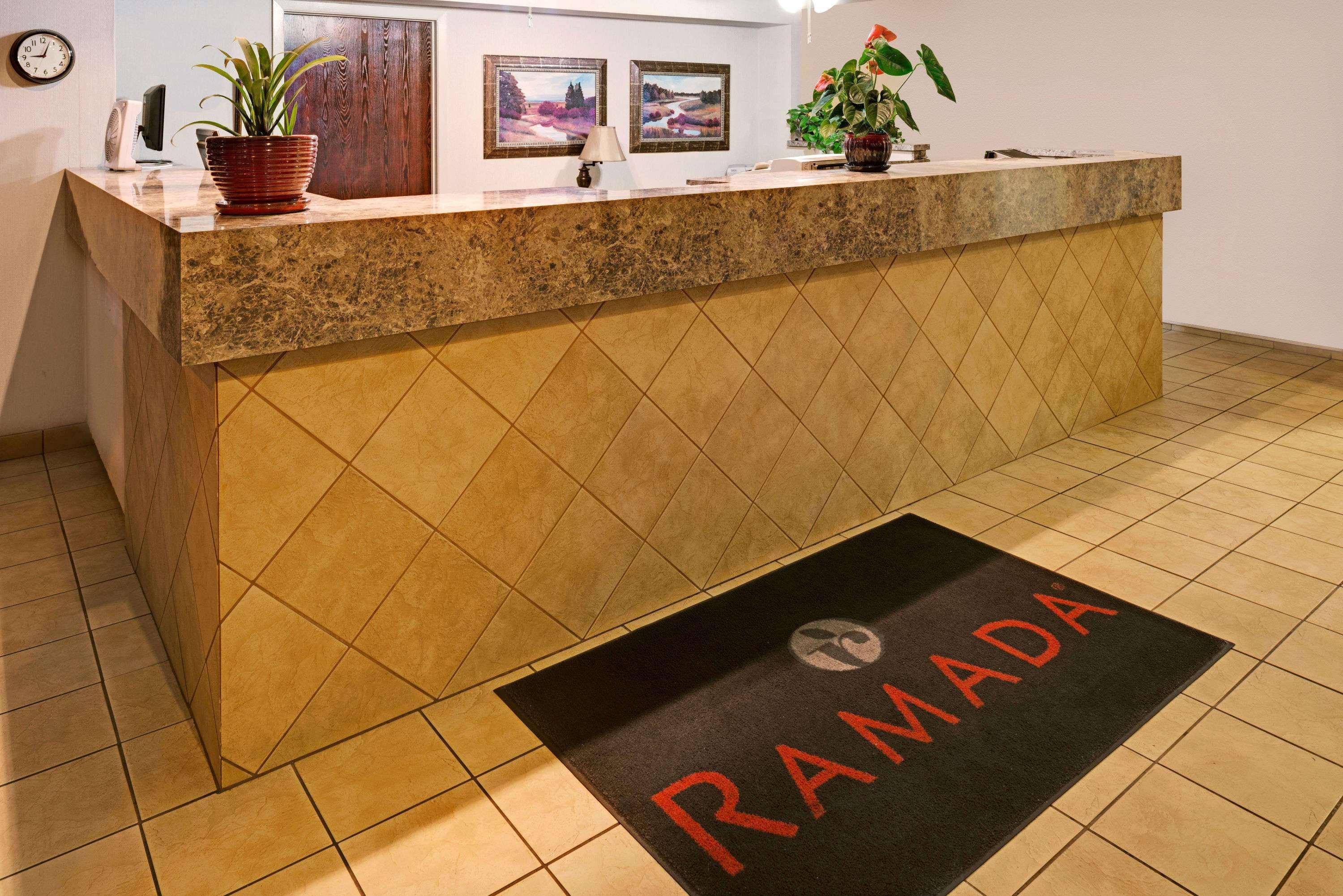 Ramada By Wyndham Spokane Valley Eksteriør billede